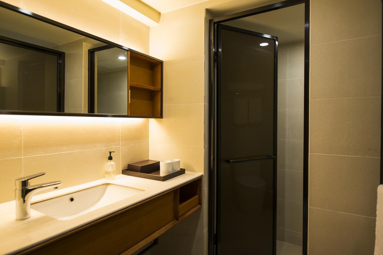 Ji Hotel Shanghai Hongqiao Transport Hub Linkong Zone Exterior photo