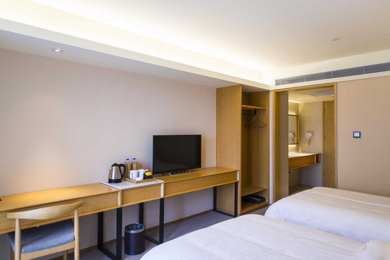 Ji Hotel Shanghai Hongqiao Transport Hub Linkong Zone Exterior photo