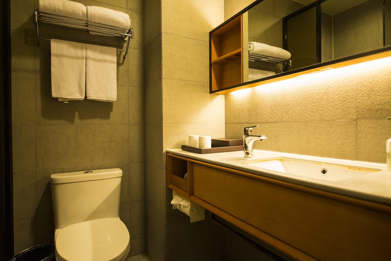 Ji Hotel Shanghai Hongqiao Transport Hub Linkong Zone Exterior photo