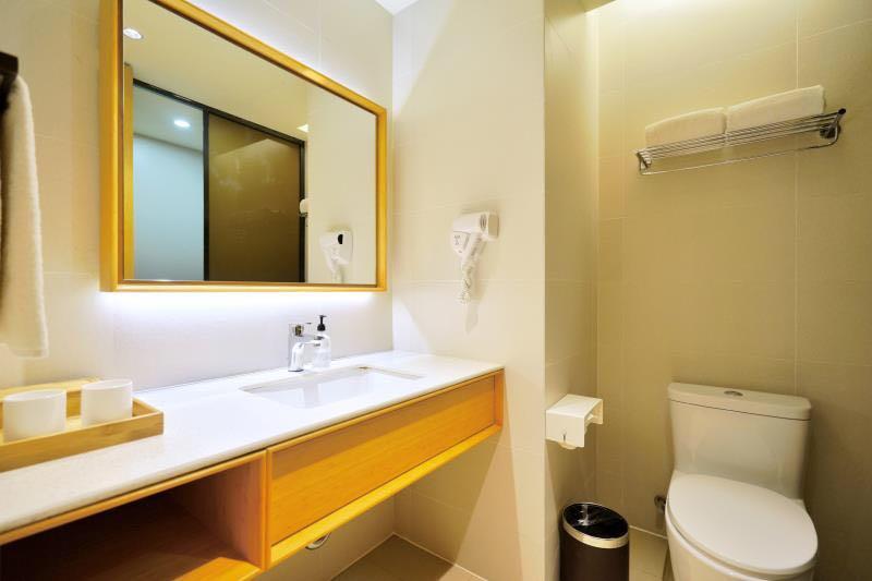 Ji Hotel Shanghai Hongqiao Transport Hub Linkong Zone Exterior photo
